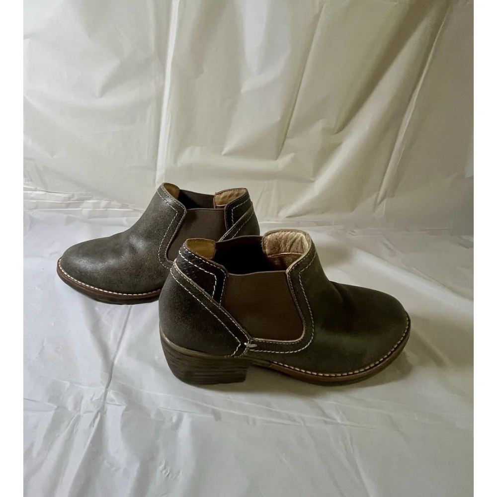Biza size 36/ 5.5-6  Carson Gray Leather Slip On Booties